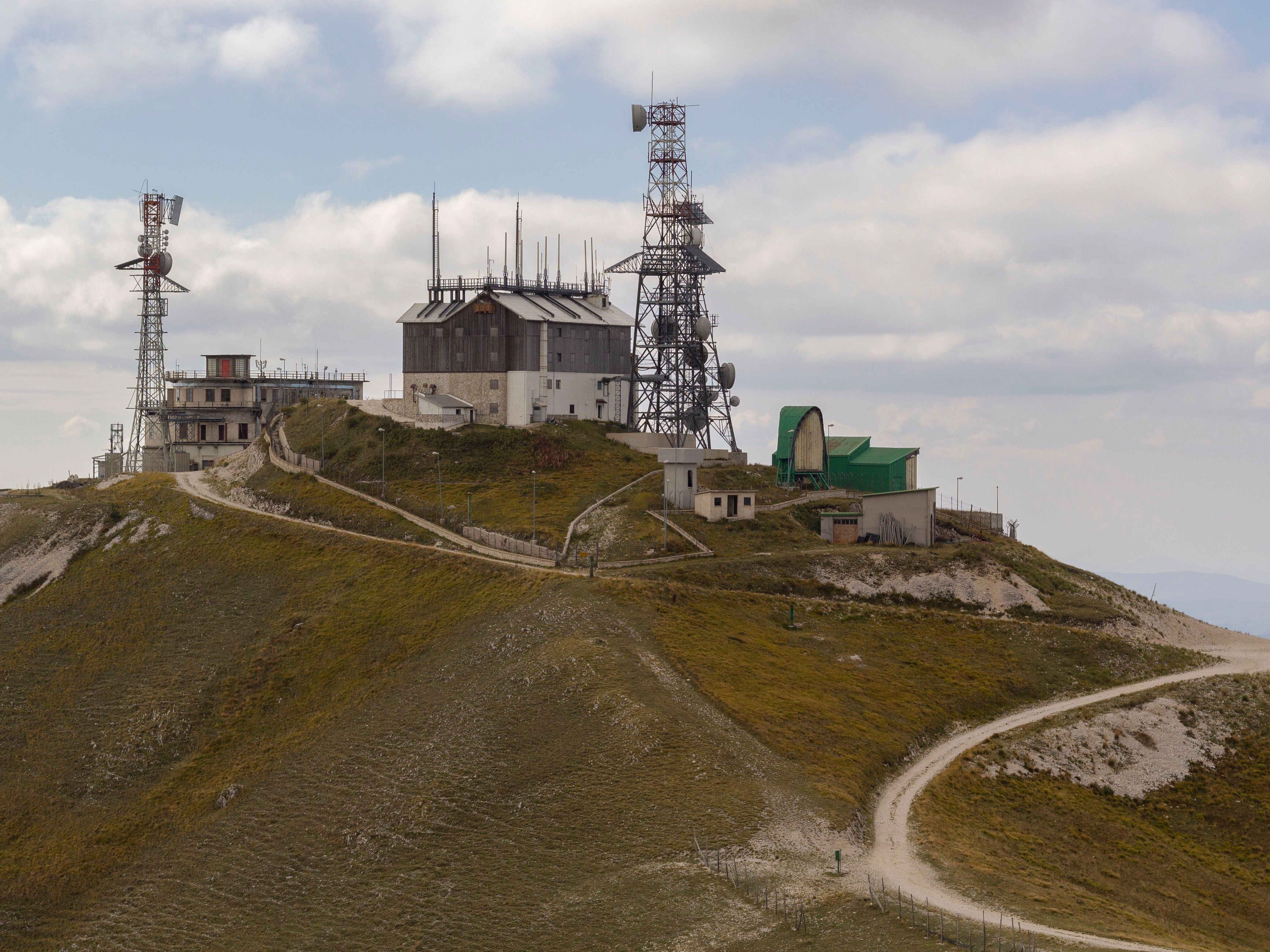 Broadcast transmitter station
